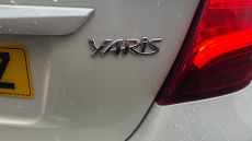 Toyota Yaris 1.33 VVT-i Design 5dr Petrol Hatchback